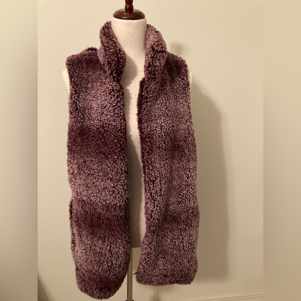 Peach Love California Faux Fur Vest. Size L.